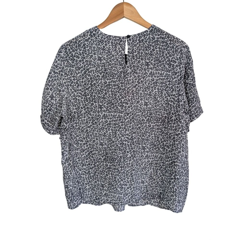 Anna and Frank Womens Gray Leopard Print 100% Silk Short Sleeve Blouse Large - Picture 2 of 5